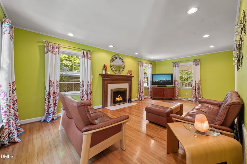 721 Tinkerbell Rd, Chapel Hill, NC 27517