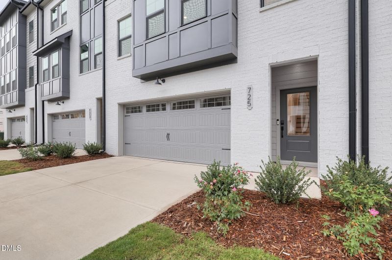 725 Mildred Oaks Ct, Cary, NC 27519