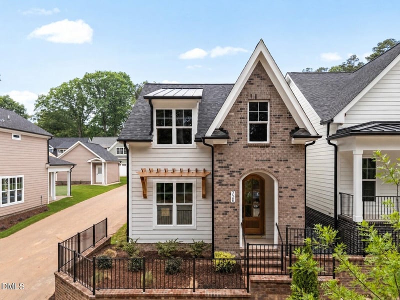 726 Powell Dr, Raleigh, NC 27606