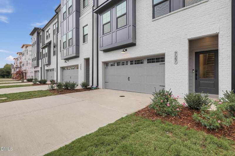 727 Mildred Oaks Ct, Cary, NC 27519
