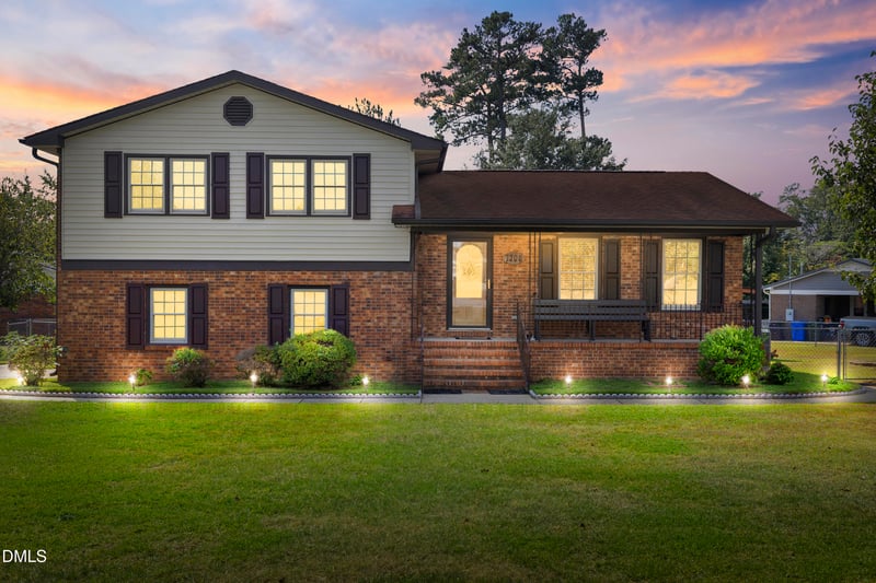 7300 Avalon Dr, Fayetteville, NC 28303