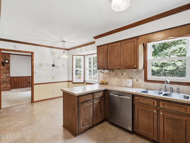 7312 Deer Track Dr, Raleigh, NC 27613