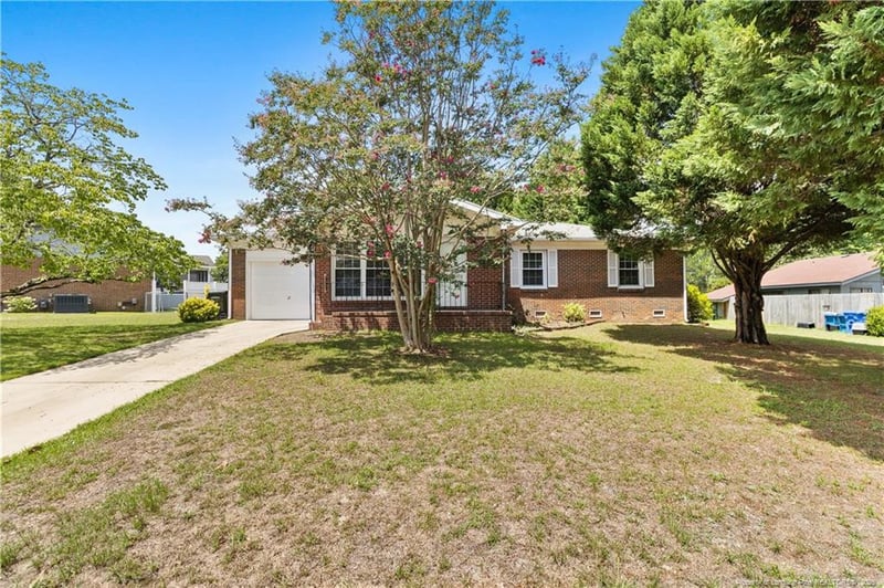 735 Amber Dr, Fayetteville, NC 28311