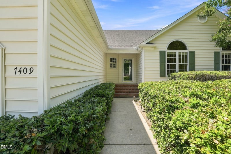 7409 Ivy League Ln, Raleigh, NC 27616