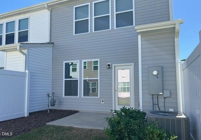 744 Ridge Cliff Ln, Zebulon, NC 27597