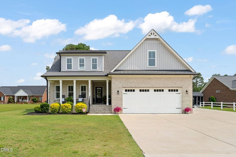 748 Old School Rd, Four Oaks, NC 27524