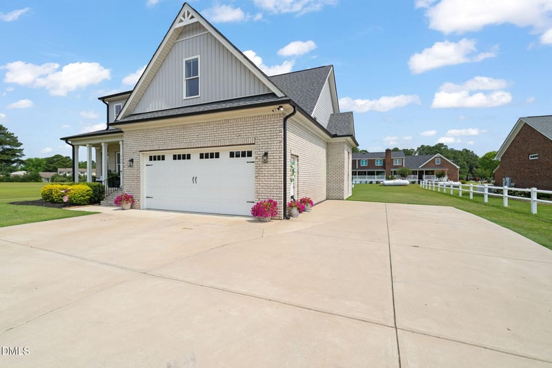748 Old School Rd, Four Oaks, NC 27524
