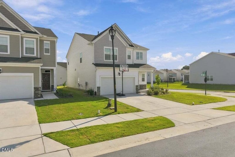 749 Cainhoy Ct, Zebulon, NC 27597