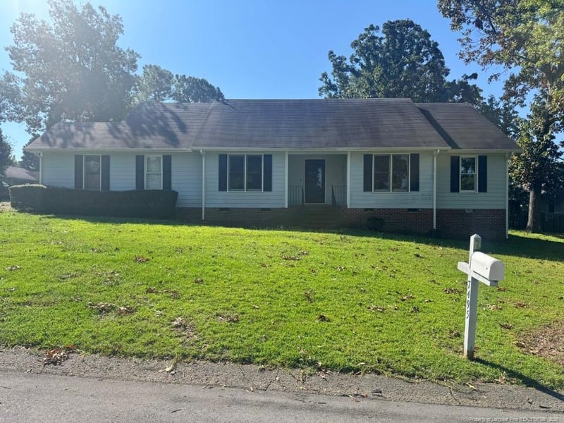 7495 Elkhorn Dr, Fayetteville, NC 28314