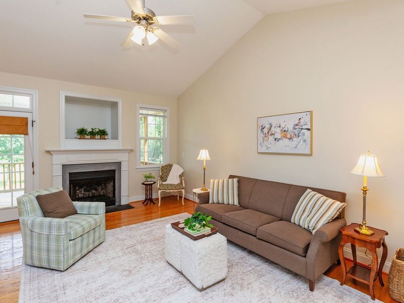 75 Glen Oaks Dr, Youngsville, NC 27596