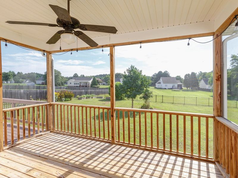 75 Glen Oaks Dr, Youngsville, NC 27596