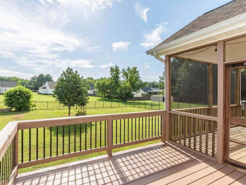 75 Glen Oaks Dr, Youngsville, NC 27596