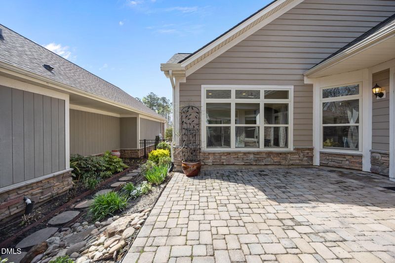7528 Courtyard Pl, Cary, NC 27519