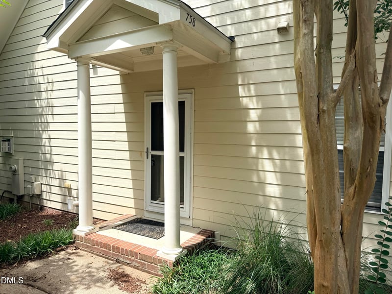 758 Parkside Townes Ct, Wake Forest, NC 27587