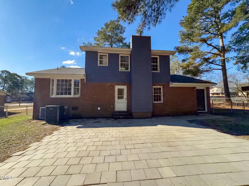 7594 Beverly Dr, Fayetteville, NC 28314