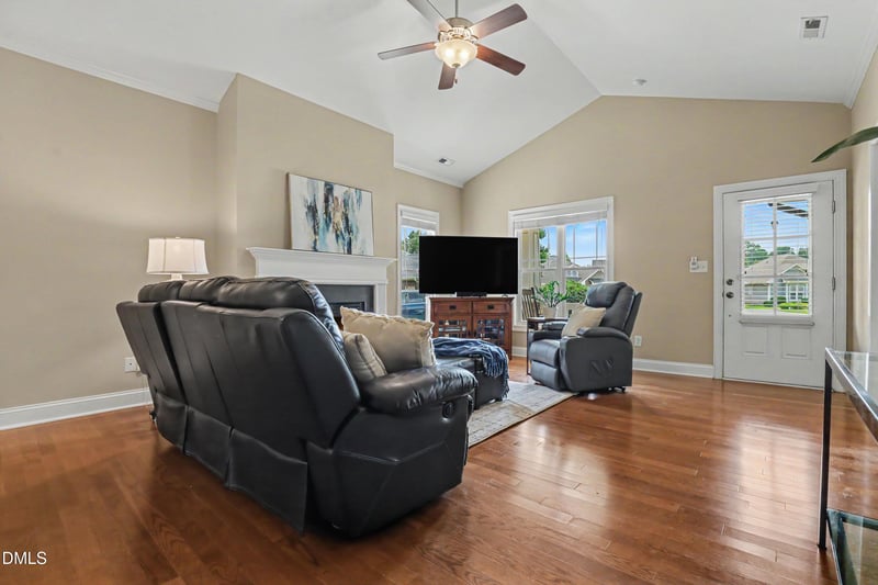 762 Arrowhead Lake Ct, Fuquay Varina, NC 27526