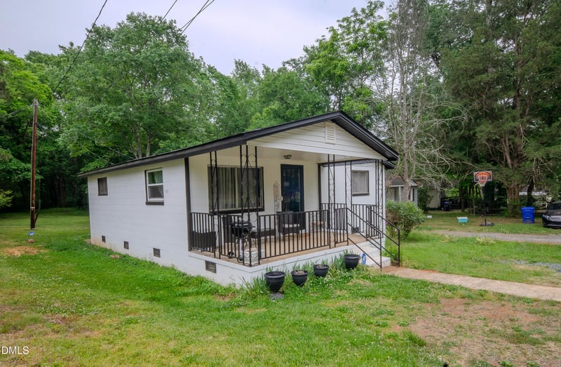 762 Hillsboro St, Pittsboro, NC 27312