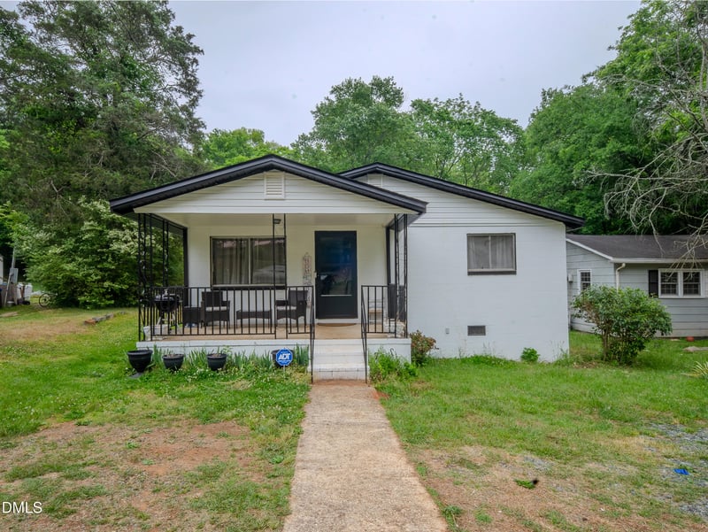 762 Hillsboro St, Pittsboro, NC 27312