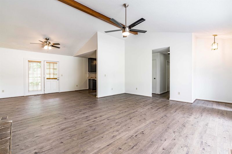8 Cairn Ct, Durham, NC 27705