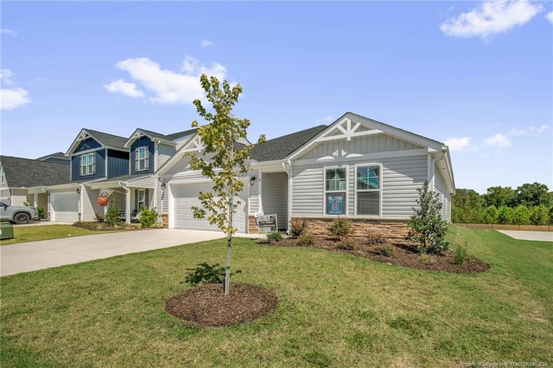 8 W Emily Gardens Dr, Selma, NC 27576