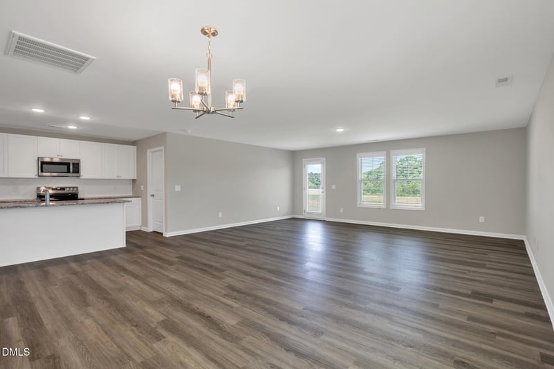 8 W Emily Gardens Dr, Selma, NC 27576
