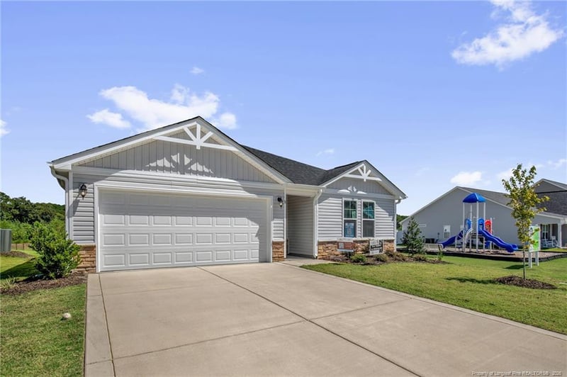 8 W Emily Gardens Dr, Selma, NC 27576