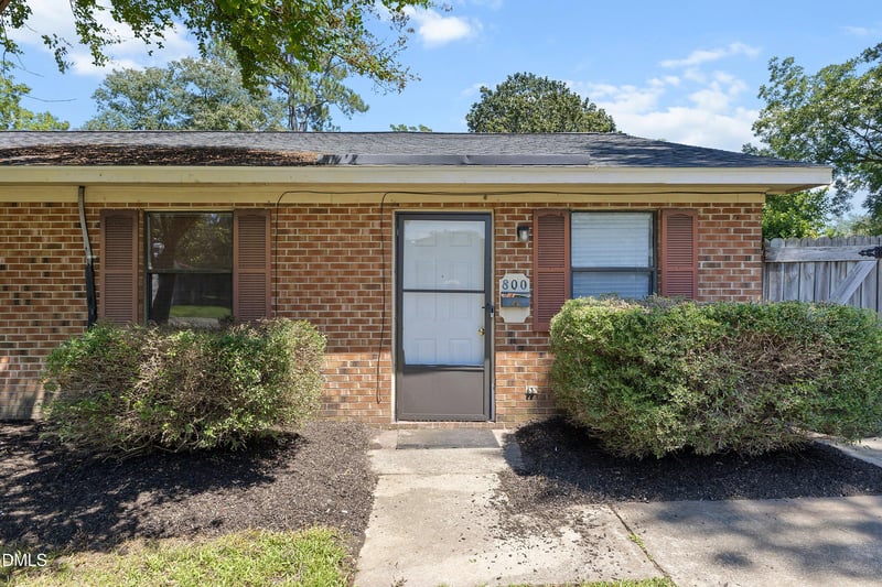 800 W Anderson St #802, Selma, NC 27576