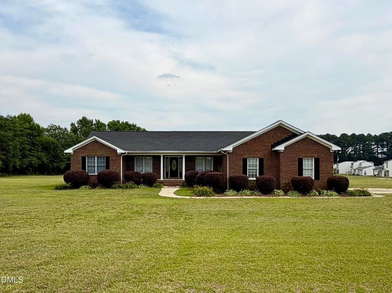 800 Carolina Dr, Dunn, NC 28334