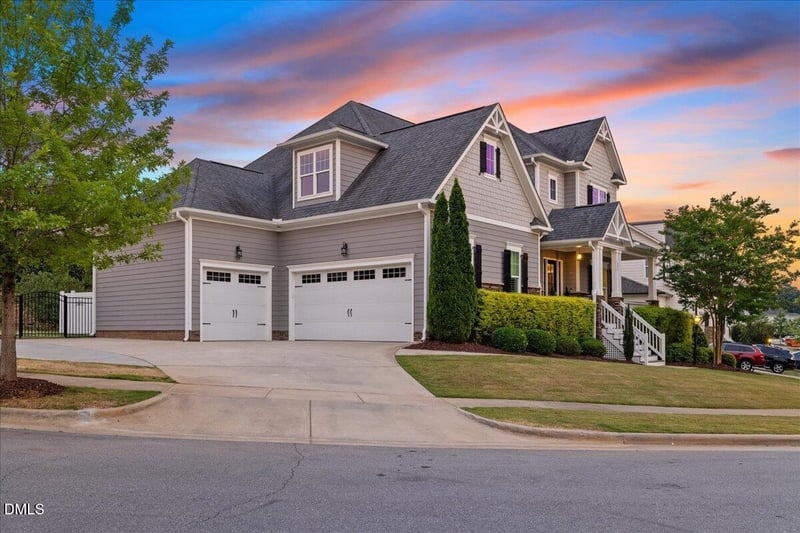 804 Rambling Oaks Ln, Holly Springs, NC 27540