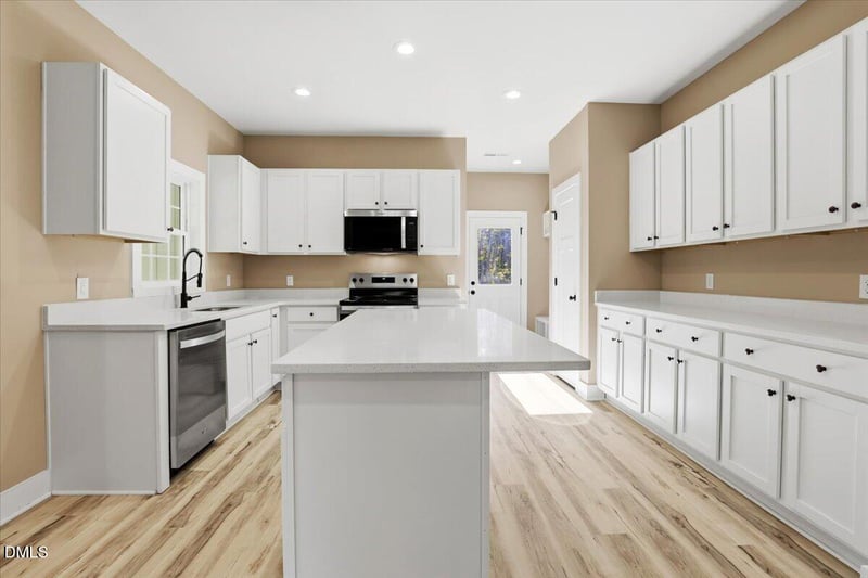 805 Jasmine Rd, Fuquay Varina, NC 27526