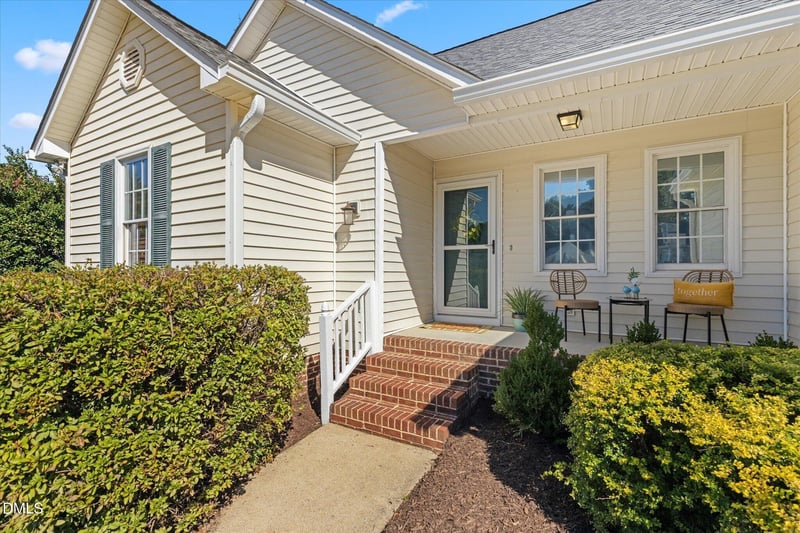 805 Natural Springs Ct, Fuquay Varina, NC 27526