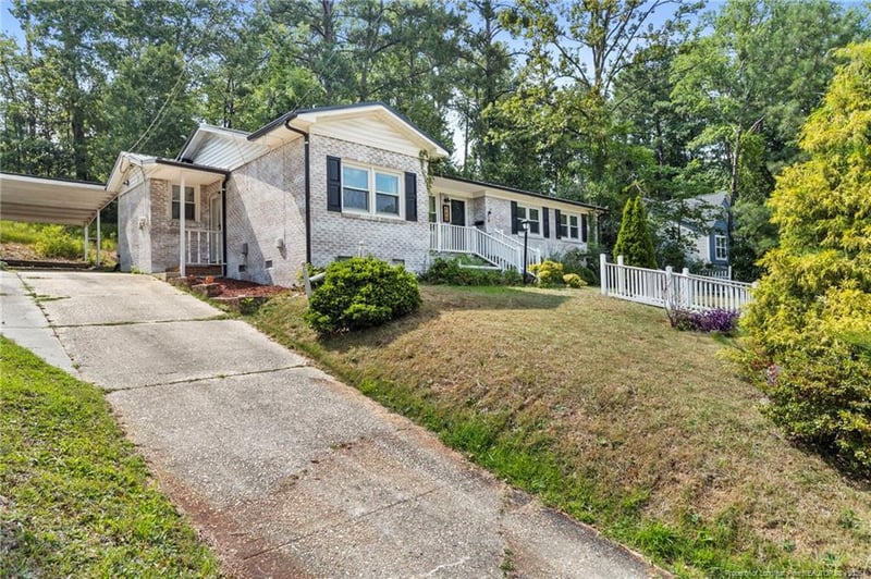 805 Shadowlawn Dr, Fayetteville, NC 28303