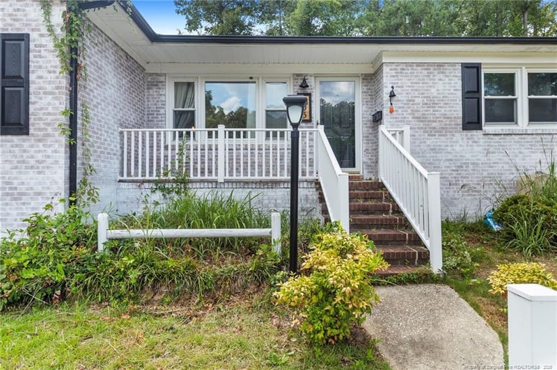 805 Shadowlawn Dr, Fayetteville, NC 28303