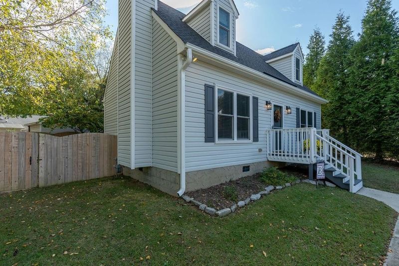 808 Napleton Cir, Apex, NC 27502