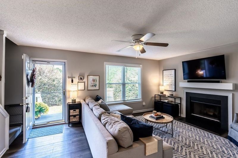 808 Napleton Cir, Apex, NC 27502