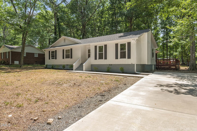 809 Royal Oaks Dr, Durham, NC 27712