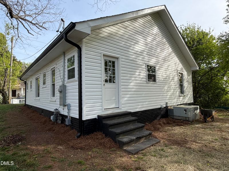 810 N Anthony St, Burlington, NC 27217