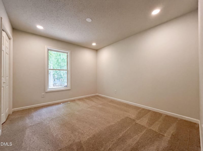 810 Hill Top Cir, Sanford, NC 27332