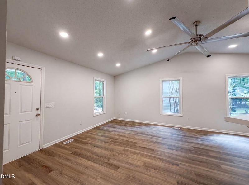 810 Hill Top Cir, Sanford, NC 27332