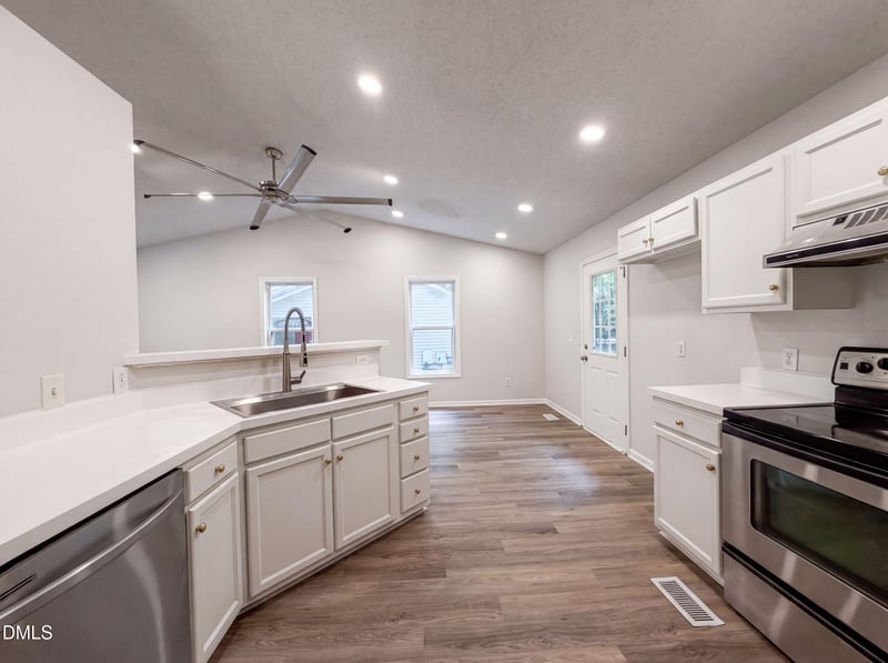 810 Hill Top Cir, Sanford, NC 27332