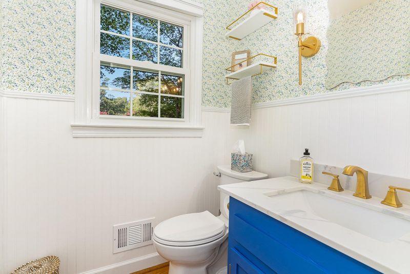 812 Orleans Pl, Raleigh, NC 27609