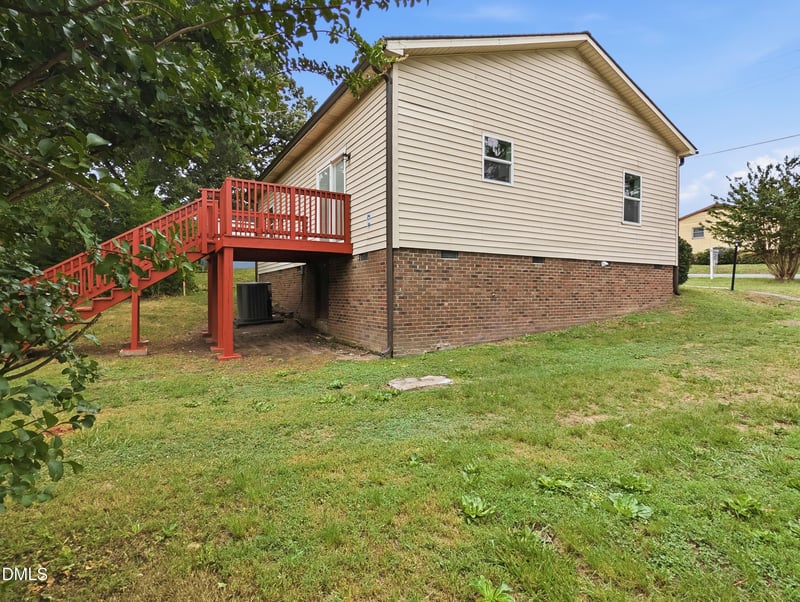 820 Chandler Ave, Burlington, NC 27217