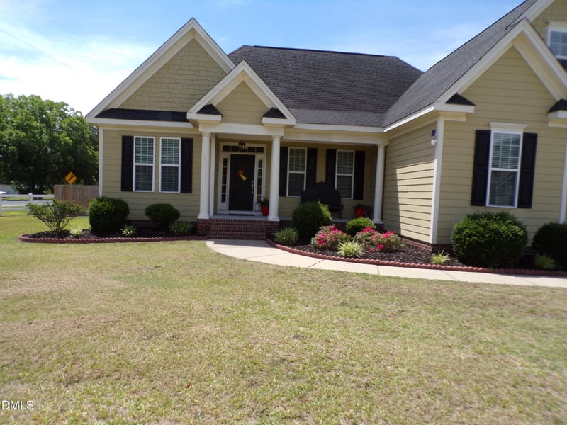 8201 Plum Bush Ct, Willow Springs, NC 27592