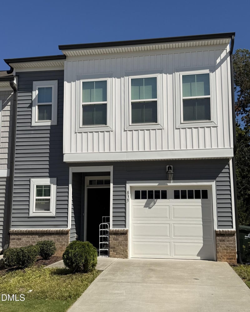 835 Oak Center Dr, Raleigh, NC 27610