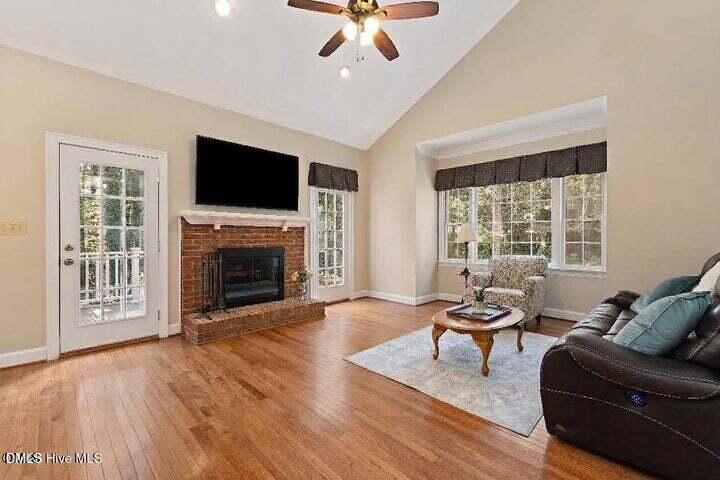8407 Wycombe Ln, Raleigh, NC 27615