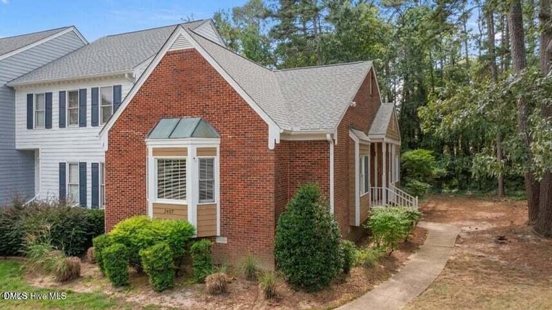 8407 Wycombe Ln, Raleigh, NC 27615