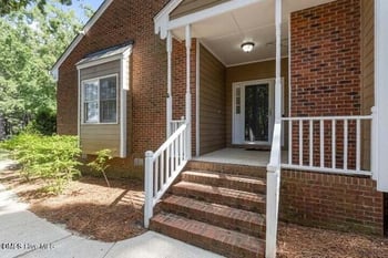 8407 Wycombe Ln, Raleigh, NC 27615
