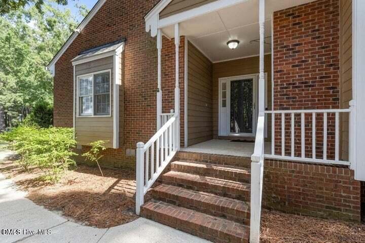 8407 Wycombe Ln, Raleigh, NC 27615