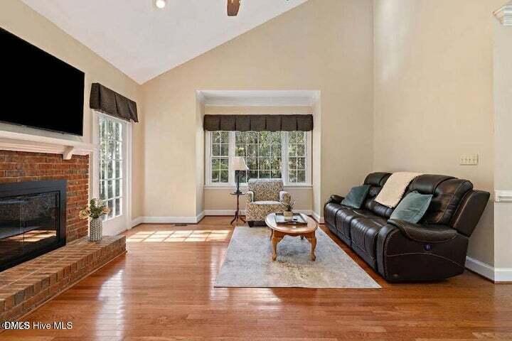 8407 Wycombe Ln, Raleigh, NC 27615