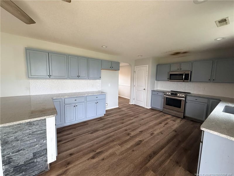 848 Screech Owl Dr, Hope Mills, NC 28348